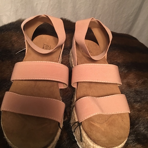 Women’s Sandals - Picture 2 of 2